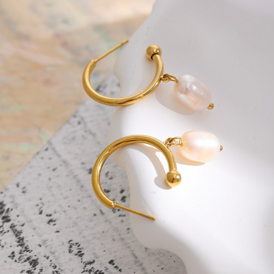 PEARL EARRING