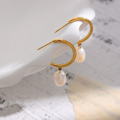 PEARL EARRING