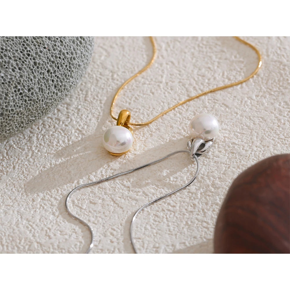 Blanche Necklace